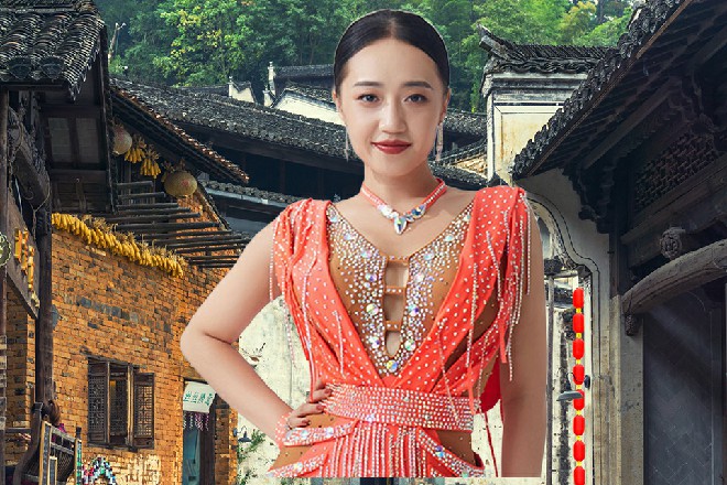 红色妖姬无奈地说道：你看看现在才几点啊，你难道不睡觉的吗